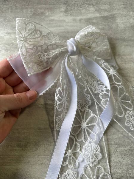 Бант білий ( фатин) з мереживом, ( хв.25 см) на лапці ( від 6 шт ) NS-0000967 фото